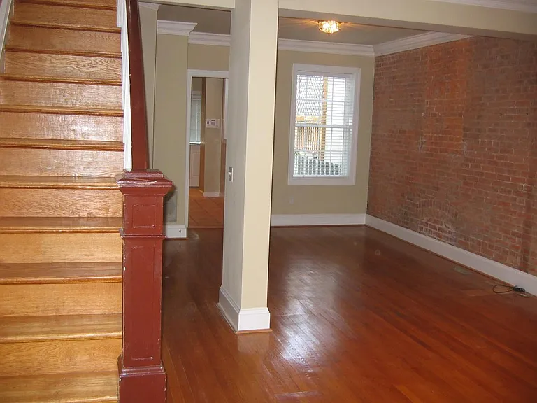 218 14th St NE — Photo 4