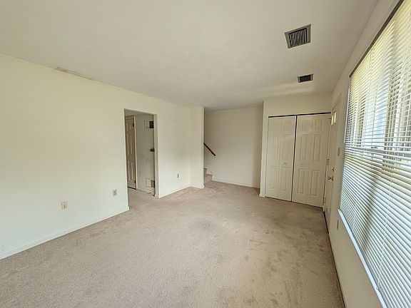 5th image of 105 Ridge Ave
