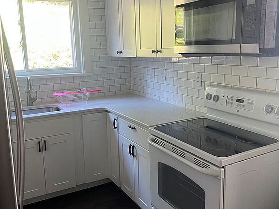3rd image of 221-223 E Howard St