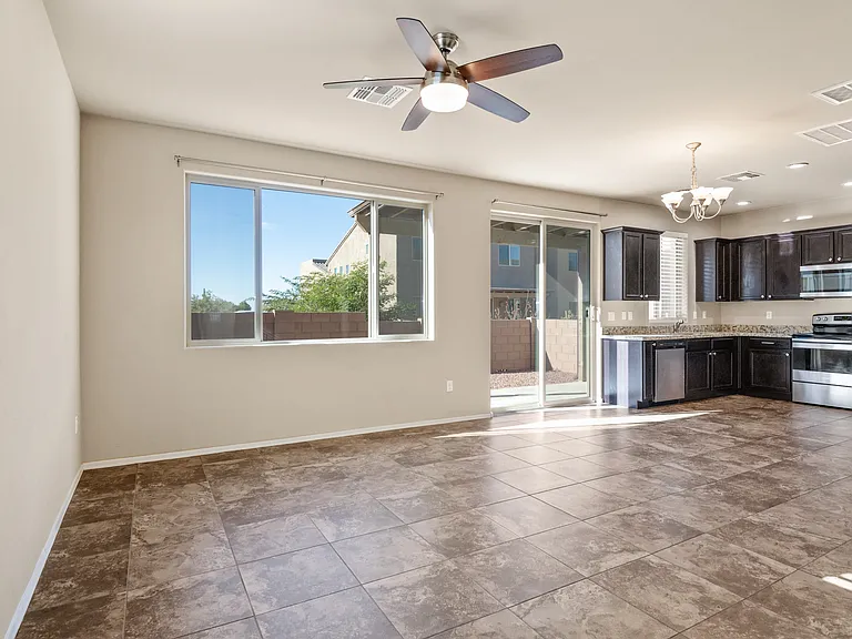 240 E Scepter Ln — Photo 5