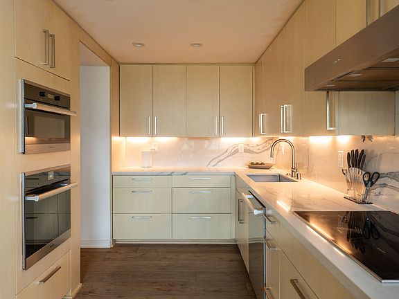3rd image of 818 N Doheny Dr APT 1107