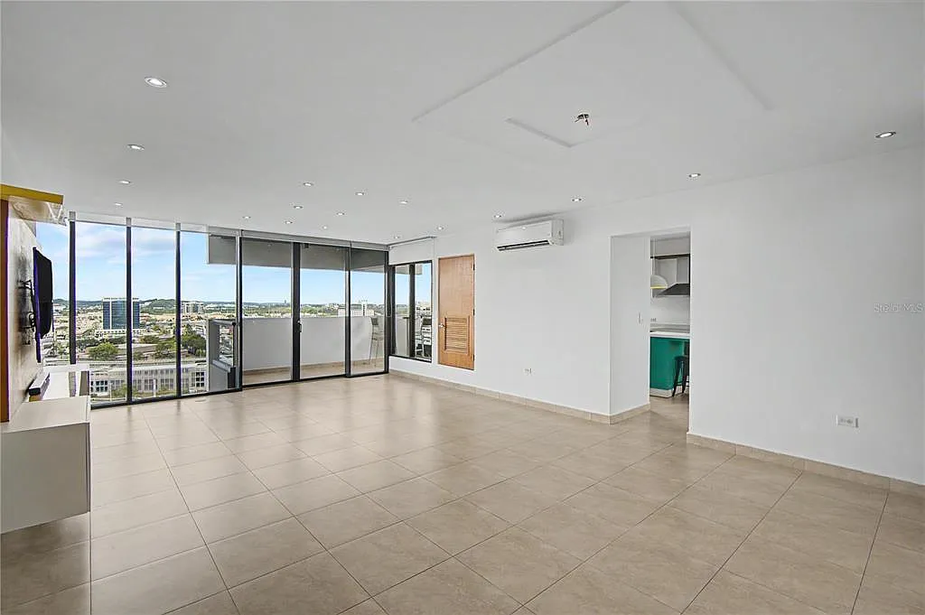 2 bed, 2.0 bath, 1809 sqft, $4,000 — Photo 2