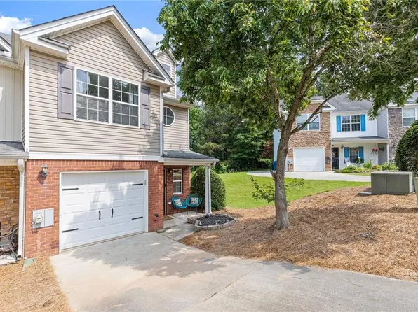1456 Box Cir, Winder, GA 30680