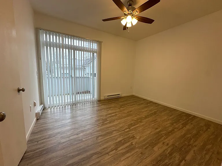 University Park Apartments near Cornell University — Photo 366