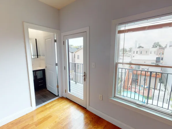 255 Griffith Street image 12 of 21