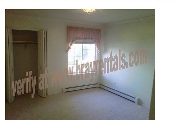 2661 Cambridge Rd. bedroom watermarked