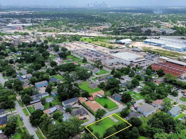 2825 Iola St, Houston, TX 77017