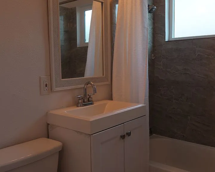 706 W 82nd St — Photo 14