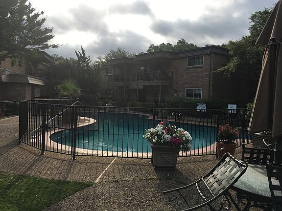 2nd image of 7920 Royal Ln