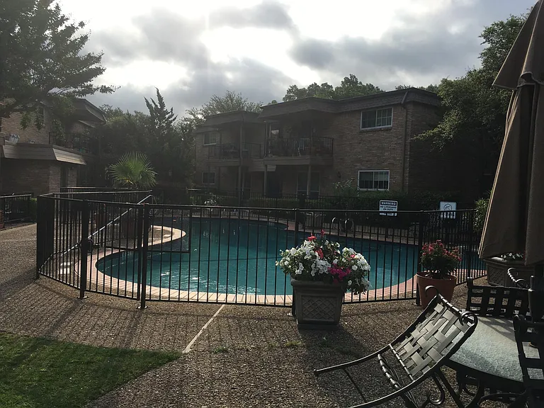 7920 Royal Ln — Photo 2