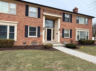 19711 Fleetwood Dr, Harper Woods, MI 48225