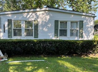 134 S Johnson Ave, Bonnie, IL 62816