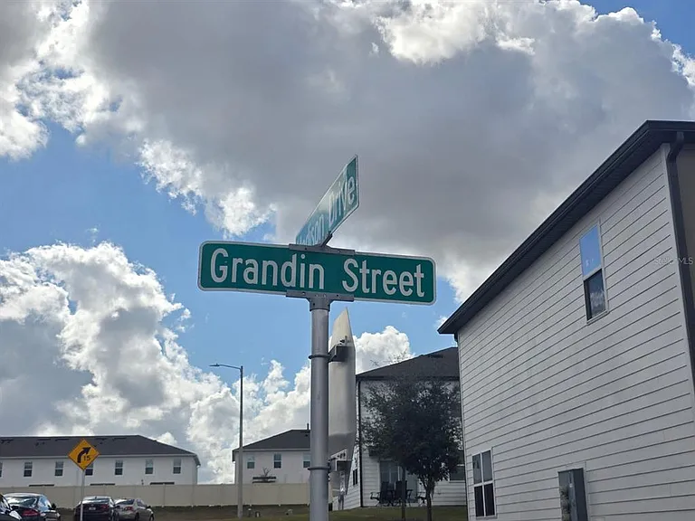 936 Grandin St — Photo 18