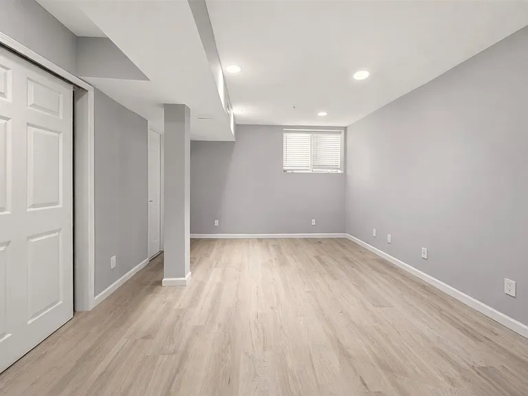42 Clarewood Dr — Photo 18