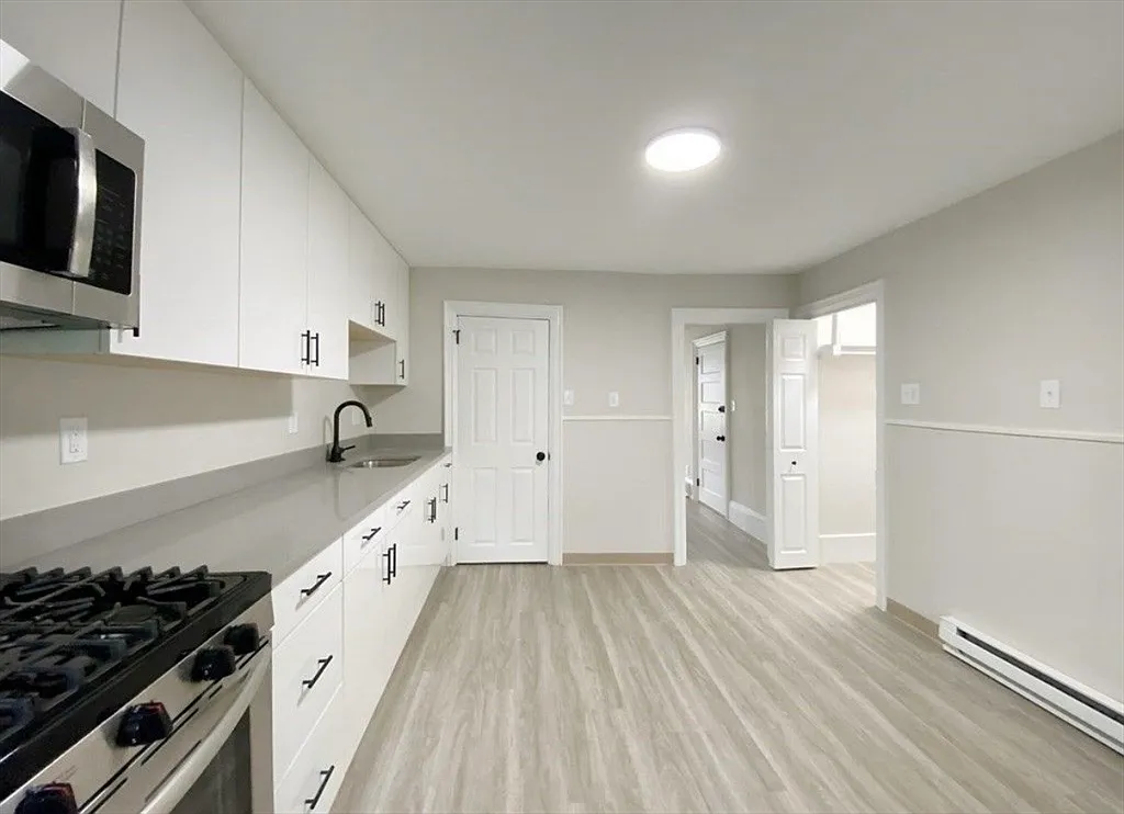 2 bed, 1.0 bath, 650 sqft, $2,500 — Photo 3