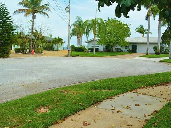 3rd image of 570 Dolphin Ave SE