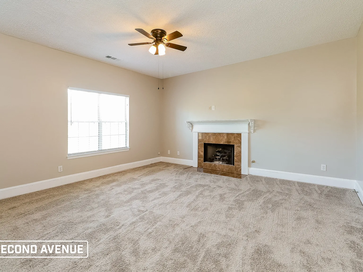 3 bed, 2.5 bath, 1646 sqft, $1,869 — Photo 3