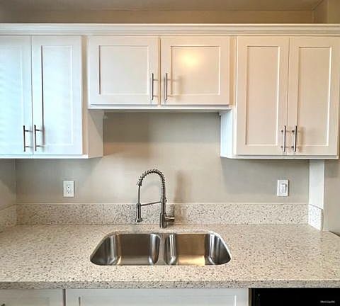 4th image of 1090 E San Antonio Dr APT A