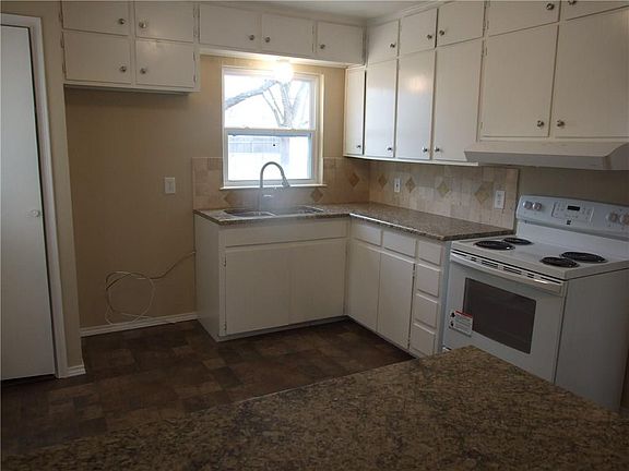 4th image of 1033 Indian Hills Dr