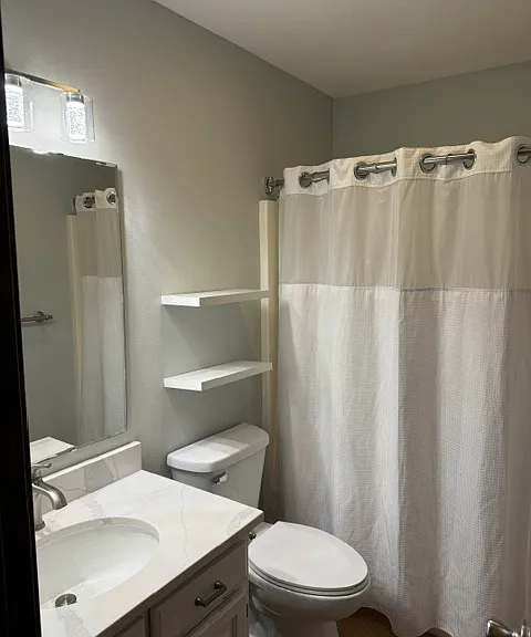 main bath
tub/shower combo