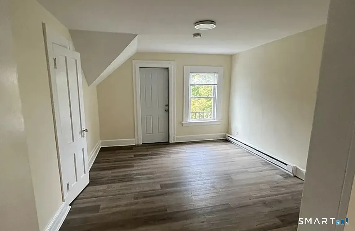1 bed, 1.0 bath, 750 sqft, $1,300 — Photo 2