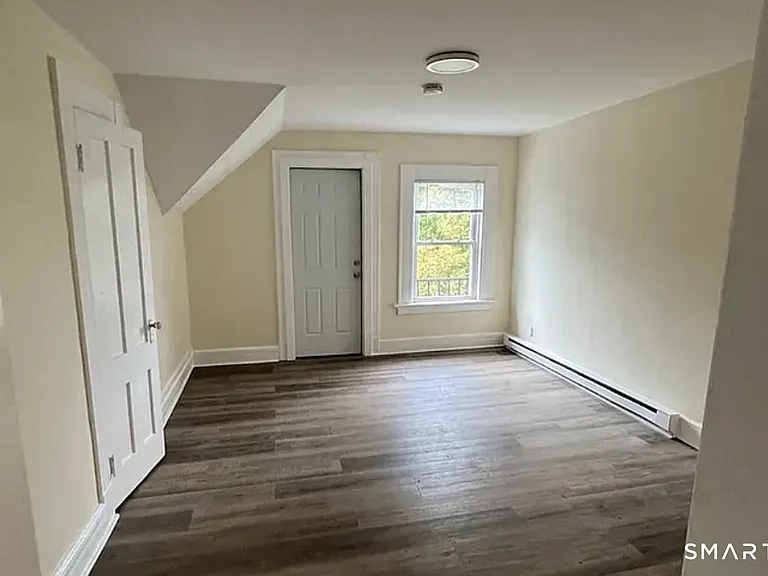 570 Broad St #3C — Photo 2