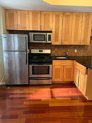 4th image of 164 E 33rd St #23