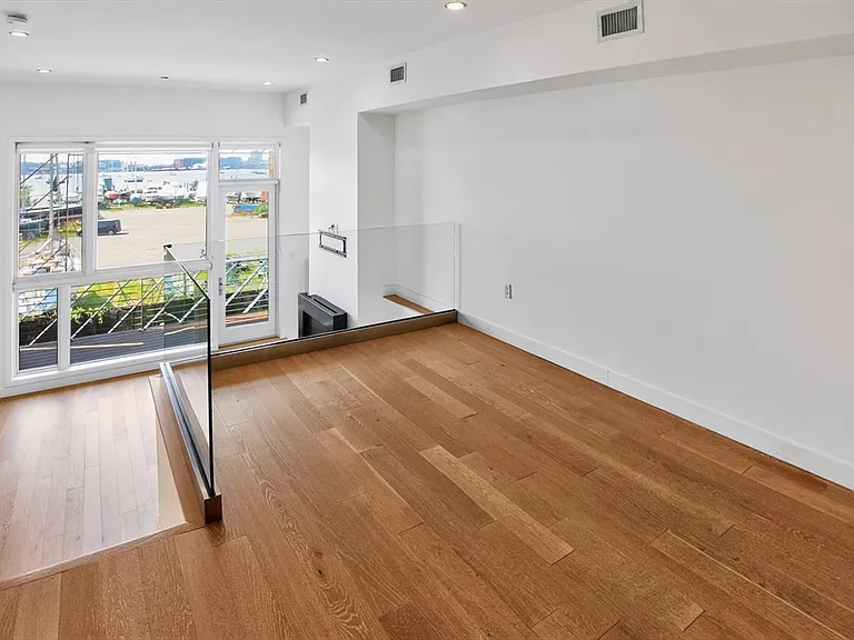 288 Marginal St #4 — Photo 8