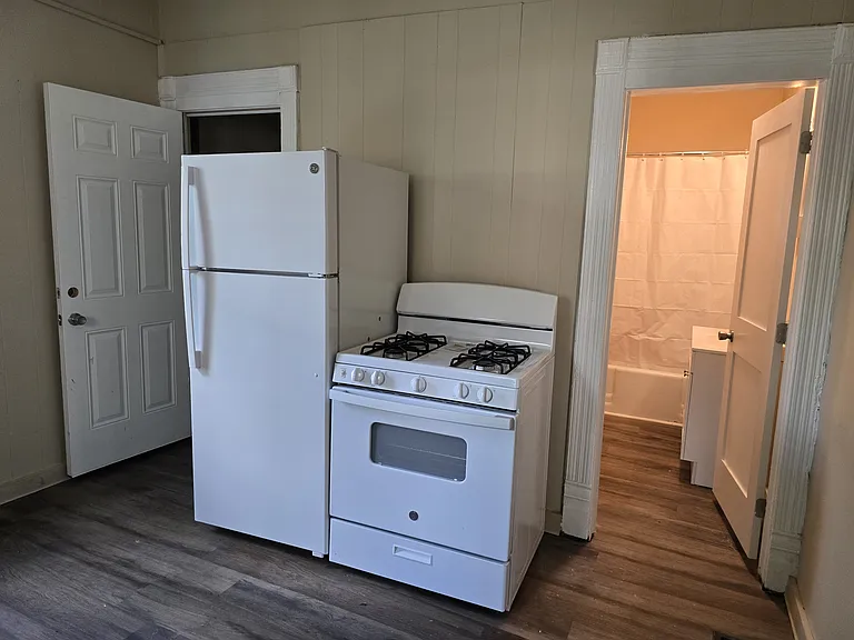 423 Bishop Ave — Photo 11