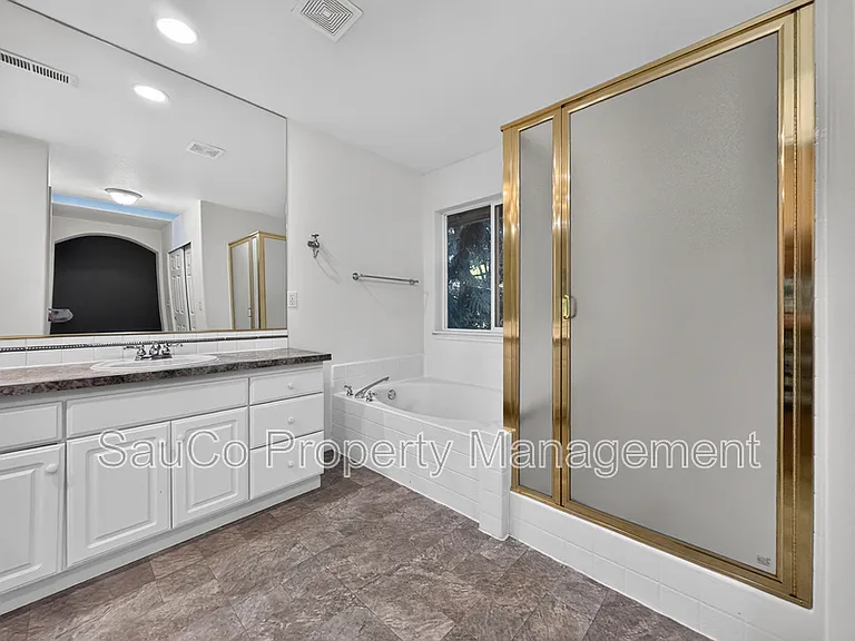 1861 SE 47th Ave — Photo 15