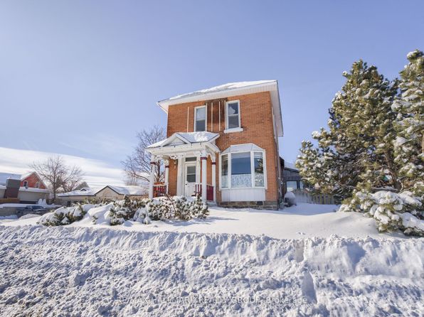27 Pembroke St, Whitewater Region, ON K0J 1K0
