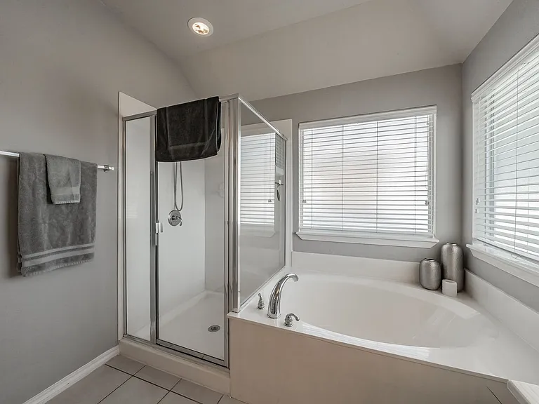 5112 Keating St — Photo 48