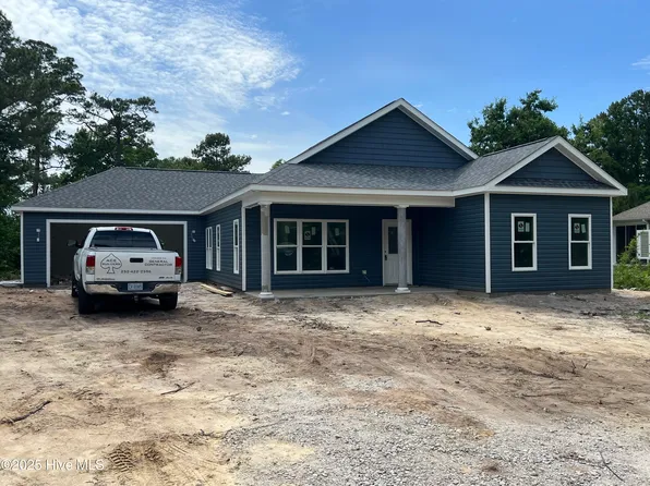 121 Pine Needle Circle, Cape Carteret, NC 28584