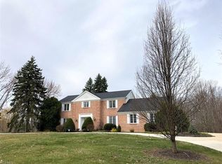 11243 Lake Forest Dr, Chesterland, OH 44026