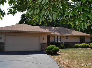 802 W Country Meadows Ln, Peoria, IL 61614