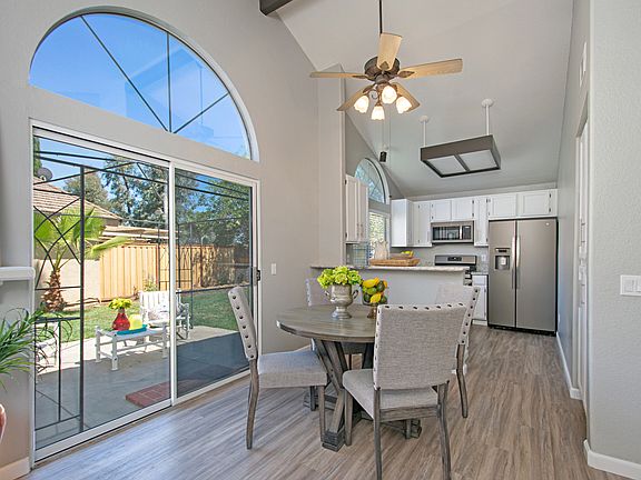 4th image of 30521 Hollyberry Ln