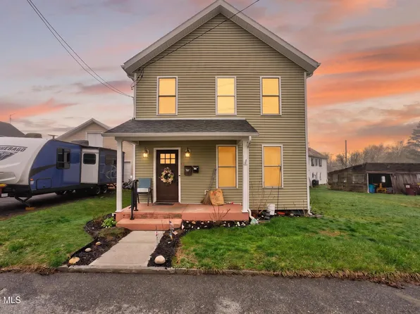 8 Elbow Street, Greenwich, NY 12834