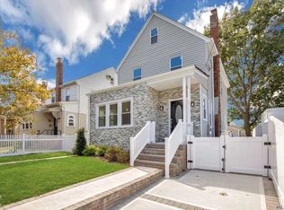 545 Marcellus Rd, Williston Park, NY 11596