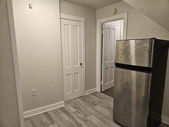 3rd image of 20 Birch Cres APT 7