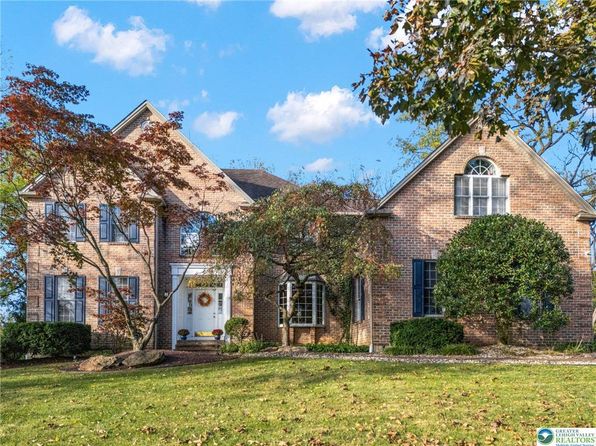 2090 Fieldstone Dr, Bethlehem, PA 18015