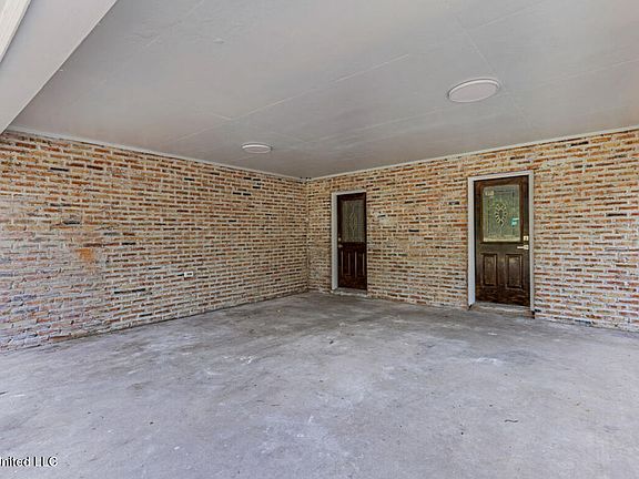 3rd image of 2301 Robert Hiram Dr