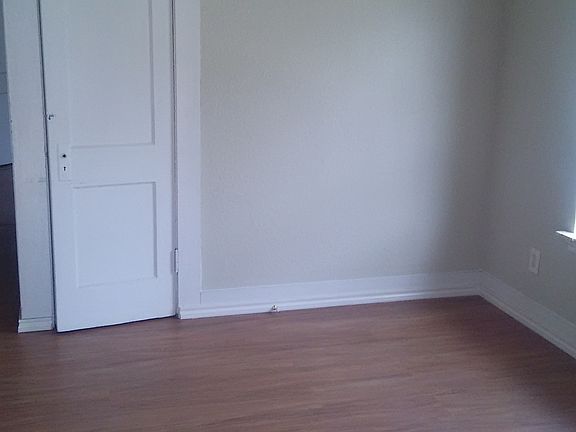 3rd image of 119 Regina St APT A