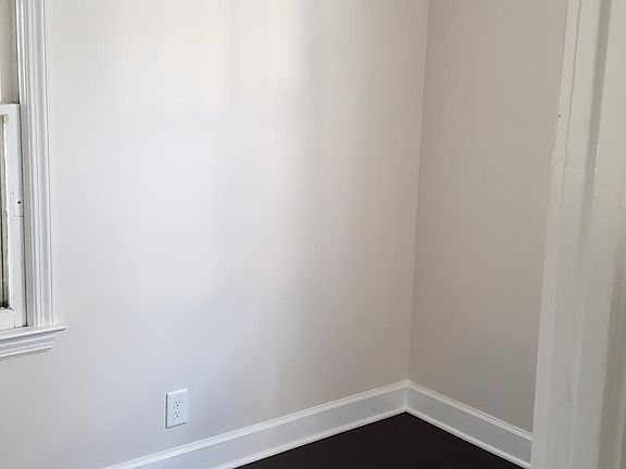 4th image of 105 Lake St