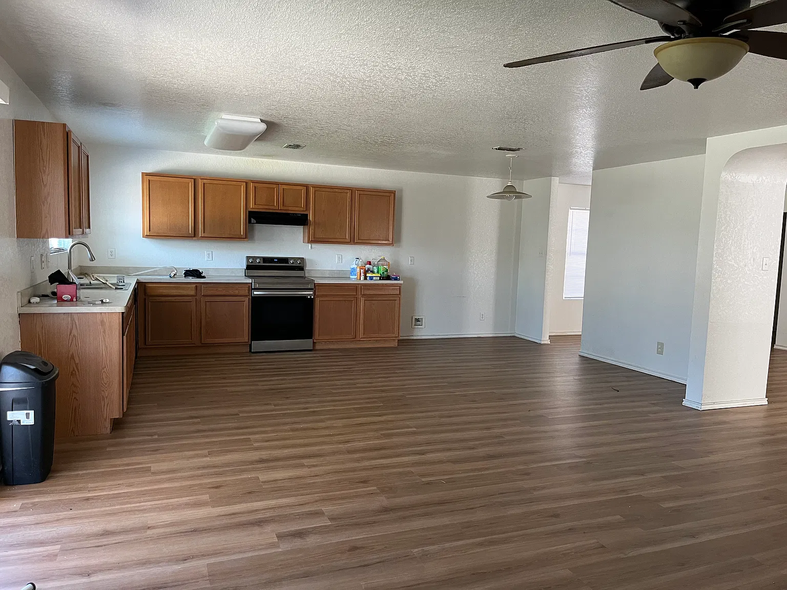 3 bed, 2.5 bath, 3068 sqft, $2,300 — Photo 1