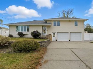 103 Calm Ct SW, Mapleton, MN 56065