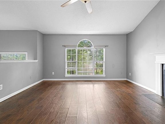 3rd image of 543 Settlers Ridge Ln
