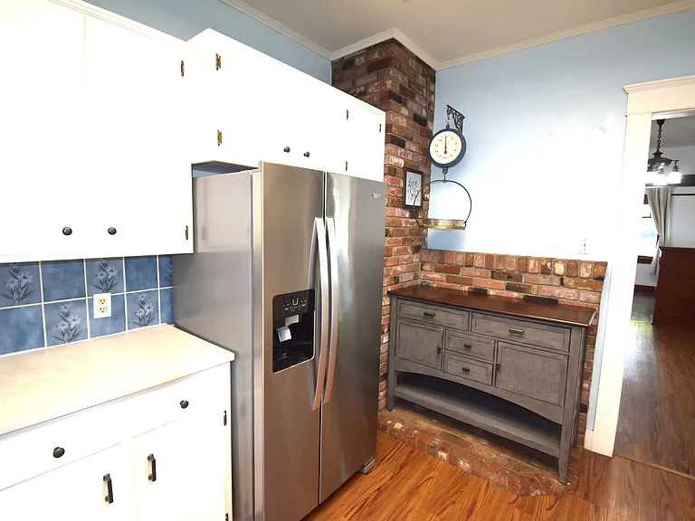 586 Grove St — Photo 11