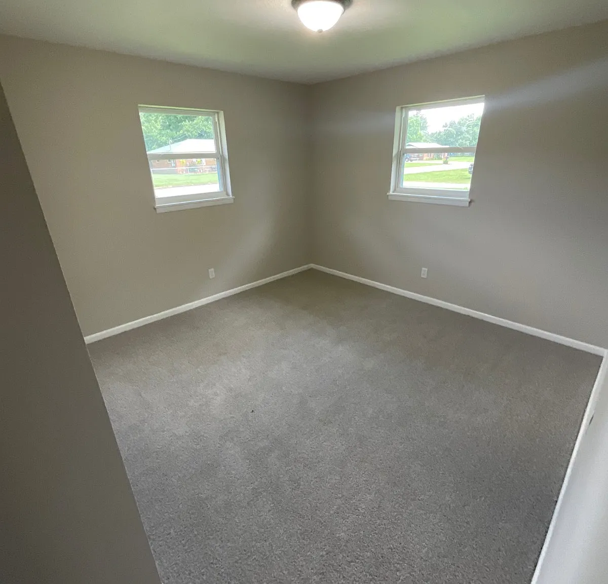 4 bed, 2.0 bath, 2100 sqft, $1,400 — Photo 4