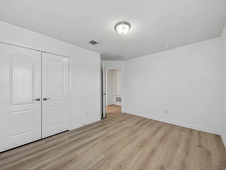 9012 Edmundsbury Dr — Photo 28