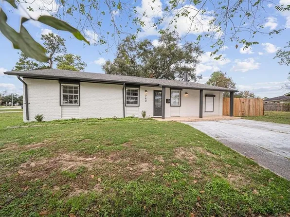740 Willowbrook Dr, Gretna, LA 70056